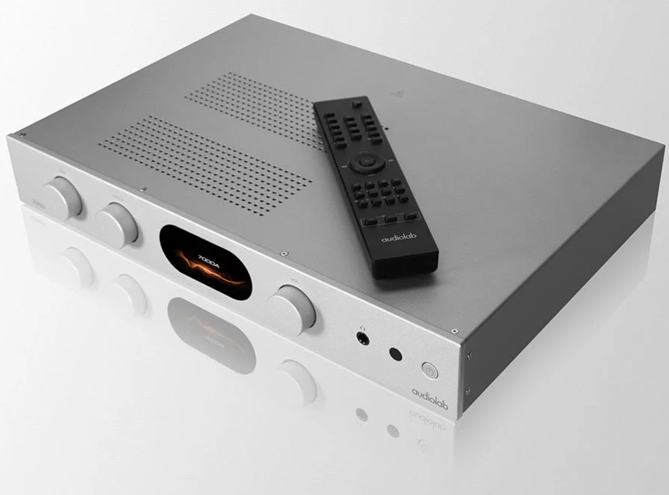 audiolab-7000a-integrated-amplifier-silver-hero-stereophonic.png