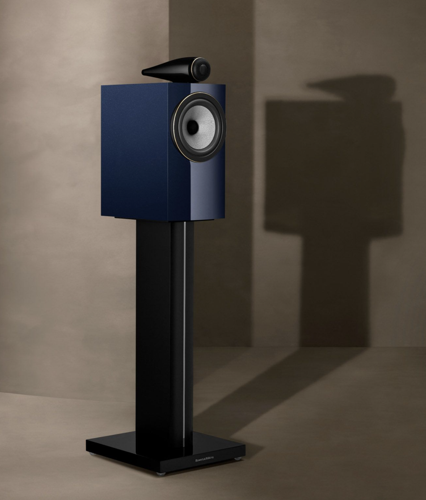 b-w-705-s3-signature-bookshelf-speakers-hero-midnight-blue-metallic-stereophonic.png