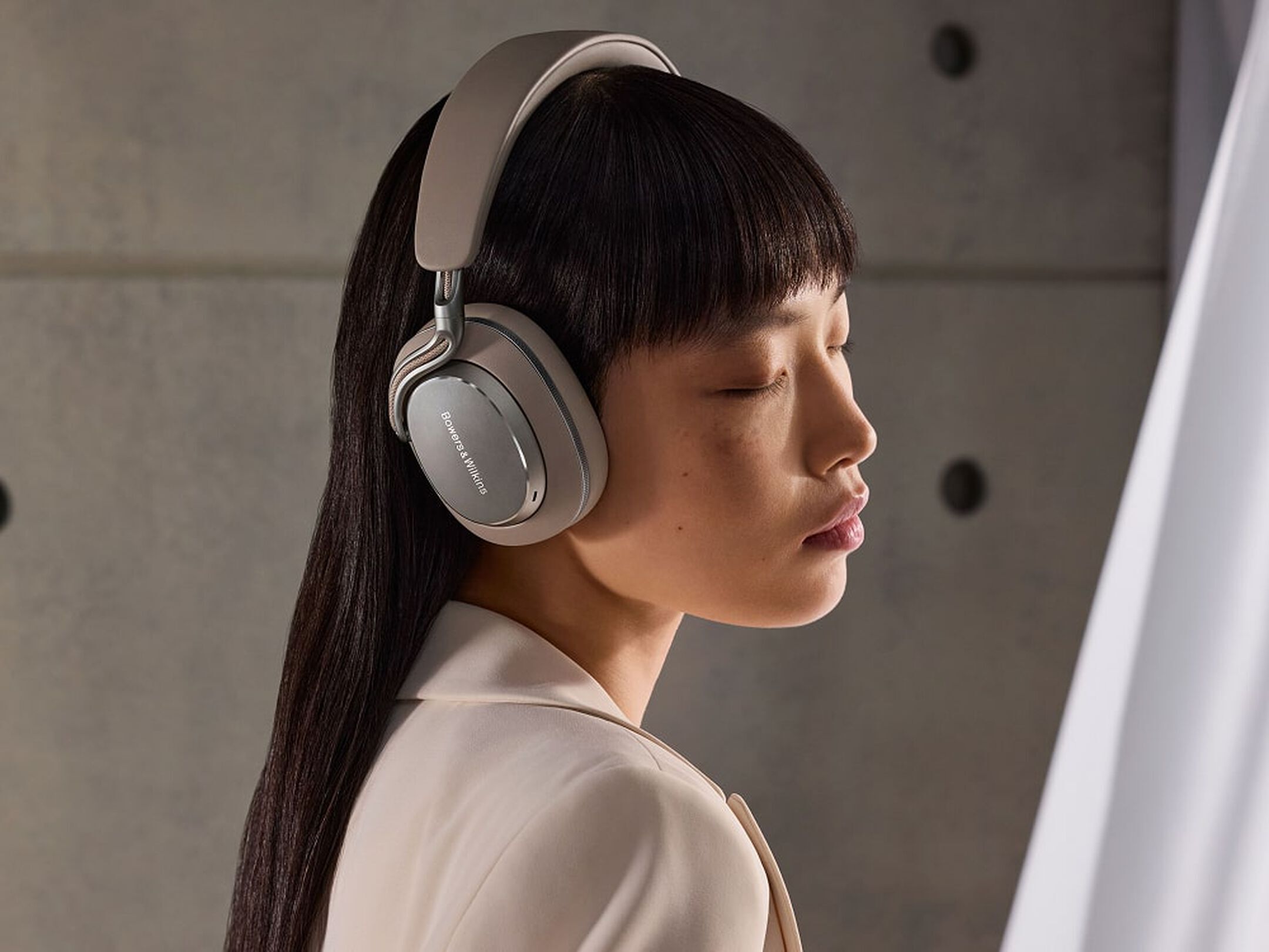 bowers-and-wilkins-ultimate-sound-quality-stereophonic.jpg