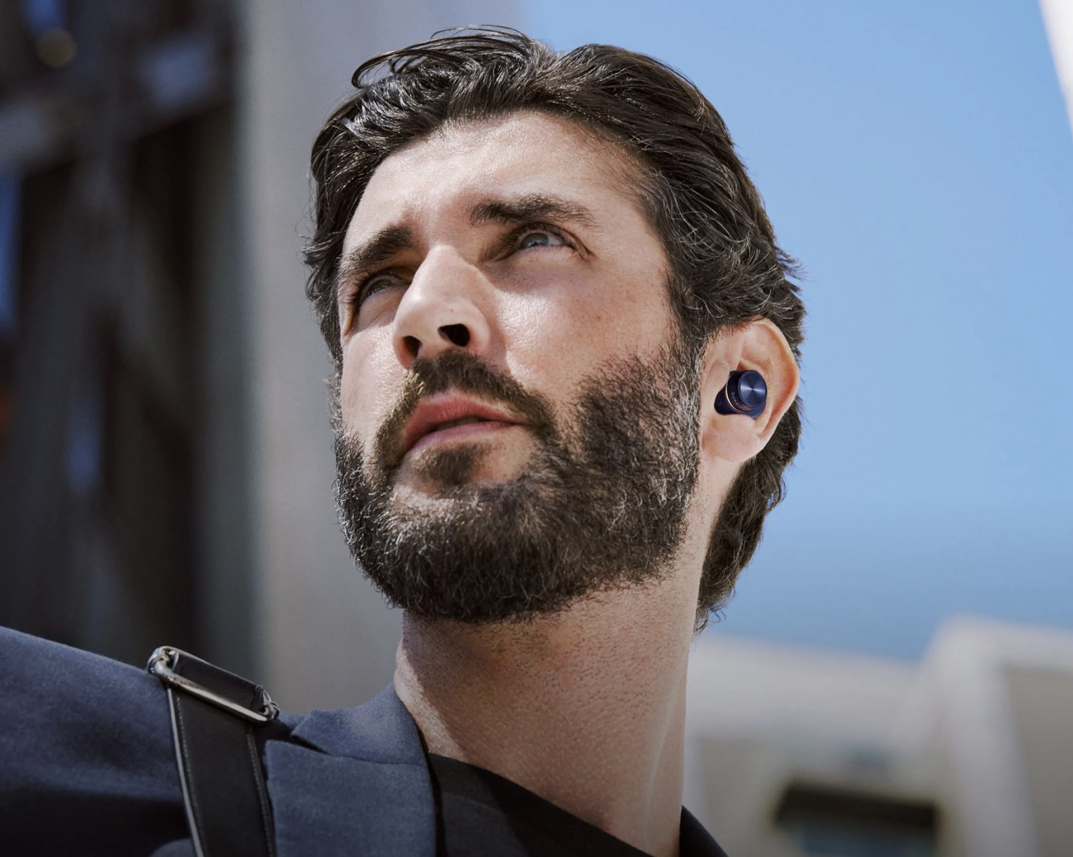 bowers-and-wilknis-pi7-s2-wireless-earbuds-hero-vinyl-revival.png