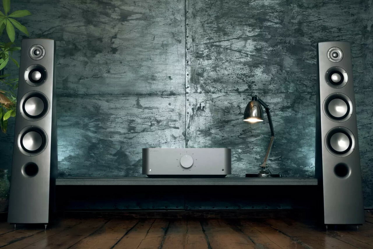 cambridge-audio-edge-a-integrated-amplifier-hero-stereophonic.jpg