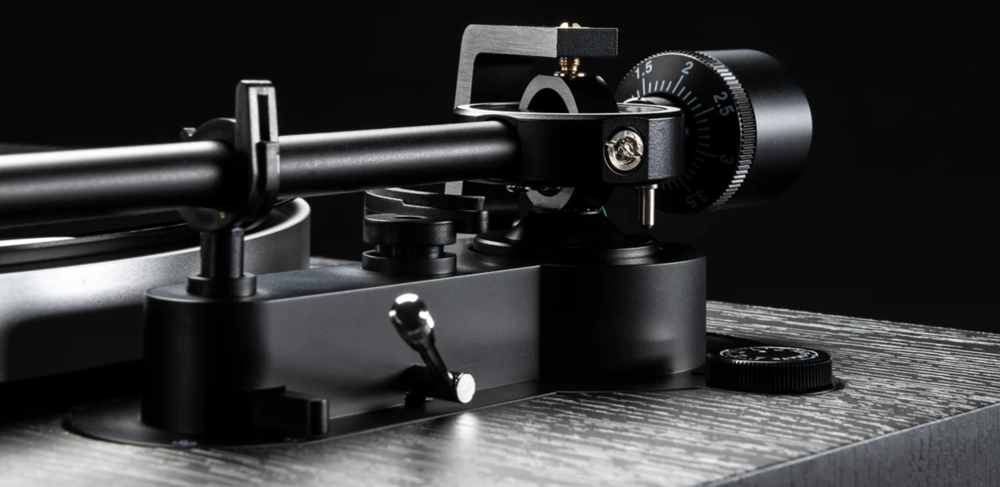 dual-cs-529-bt-automatic-turntable-tonearm-closeup-cropped-stereophonic.png dual-cs-529-bt-automatic-turntable-tonearm-closeup-cropped-stereophonic.png