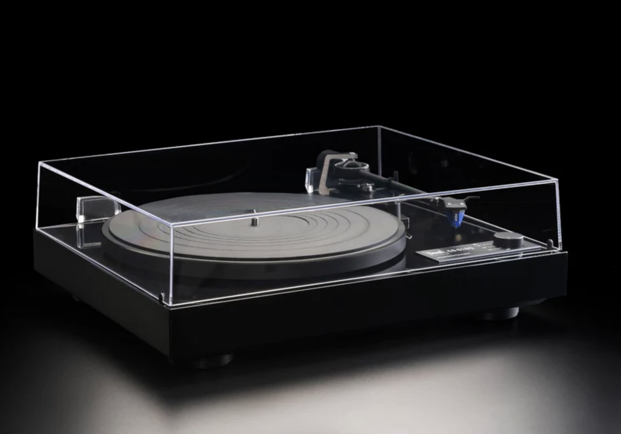 dual-cs-618q-semi-automatic-turntable-blackwood-dustcover-down-hero-stereophonic.png