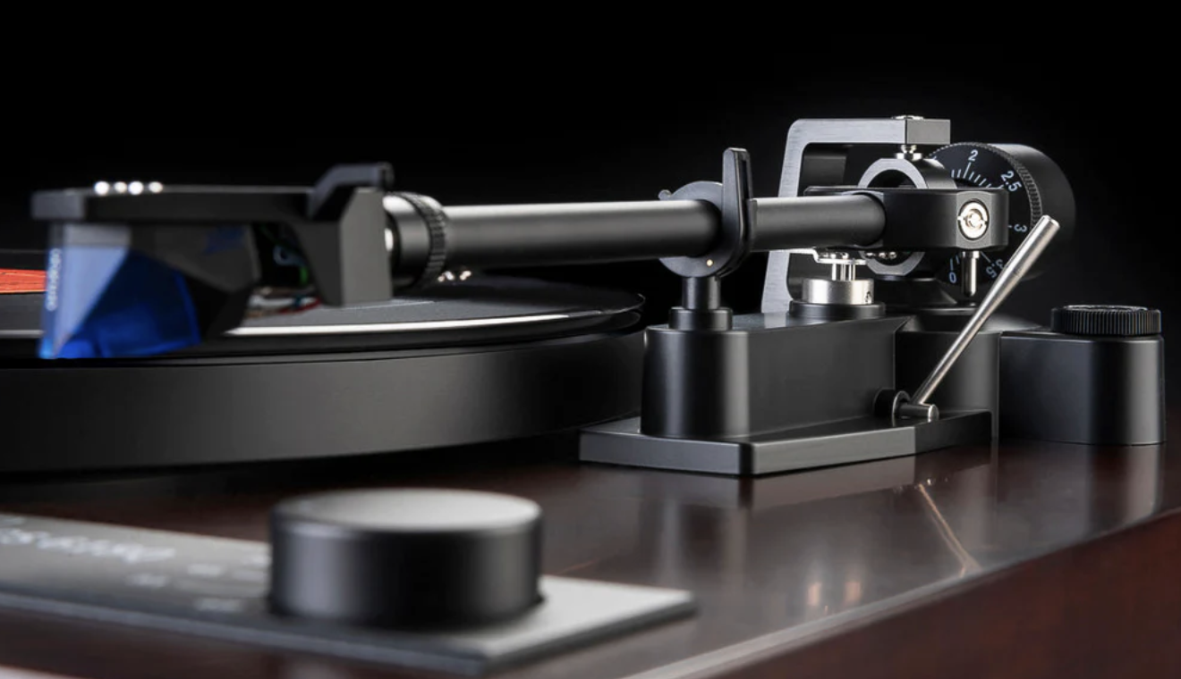 dual-cs-618q-semi-automatic-turntable-walnut-with-ortofon-blue-stereophonic.png