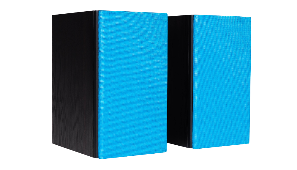 encel-gelati-bookshelf-speakers-birch-black-ocean-blue-grilles-cropped-stereophonic.png