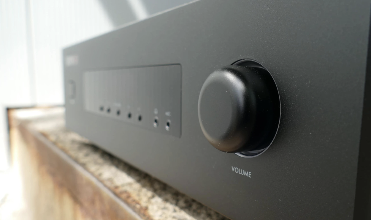 iota-vx-avx17-17-channel-preamplifier-dial-stereophonic.png