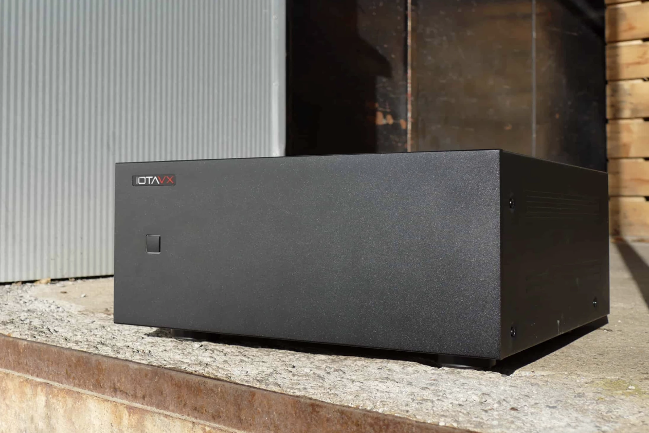 iota-vx-avxp1-7-channel-power-amplifier-hero-stereophonic.png