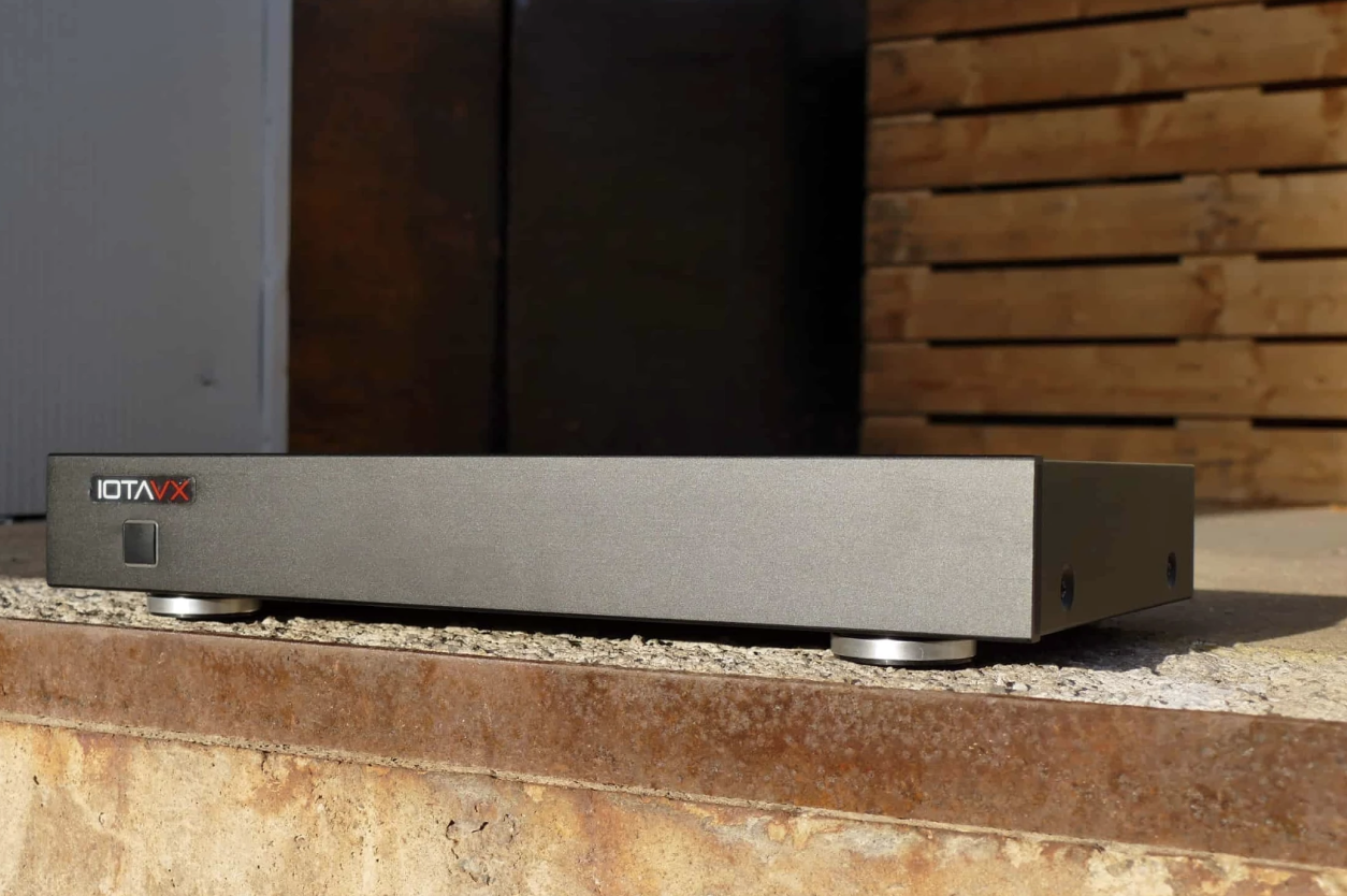 iota-vx-pa3-stereo-integrated-amplifier-hero-stereophonic.png