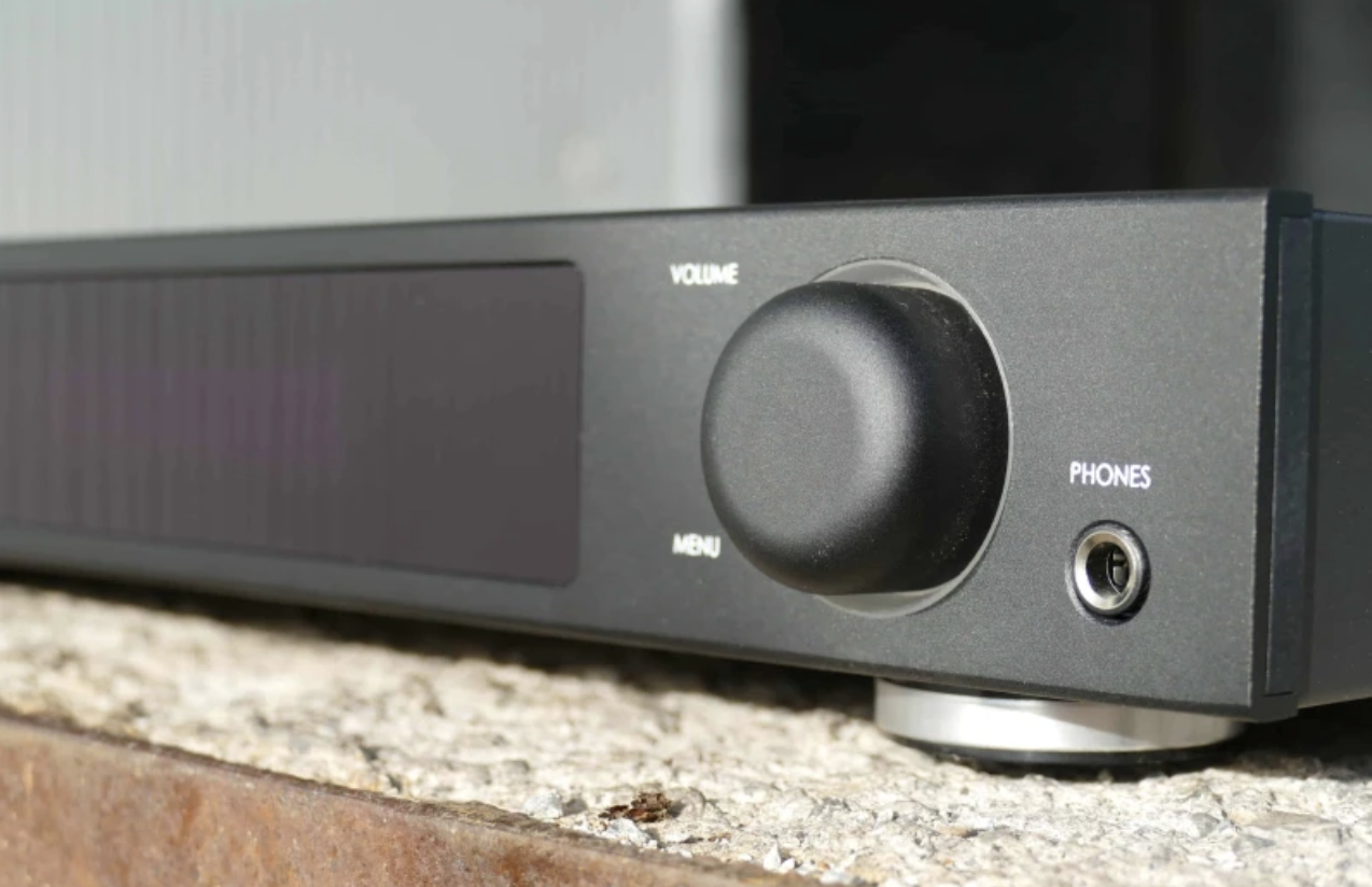 iota-vx-sa3-stereo-integrated-amplifier-hero-stereophonic.png