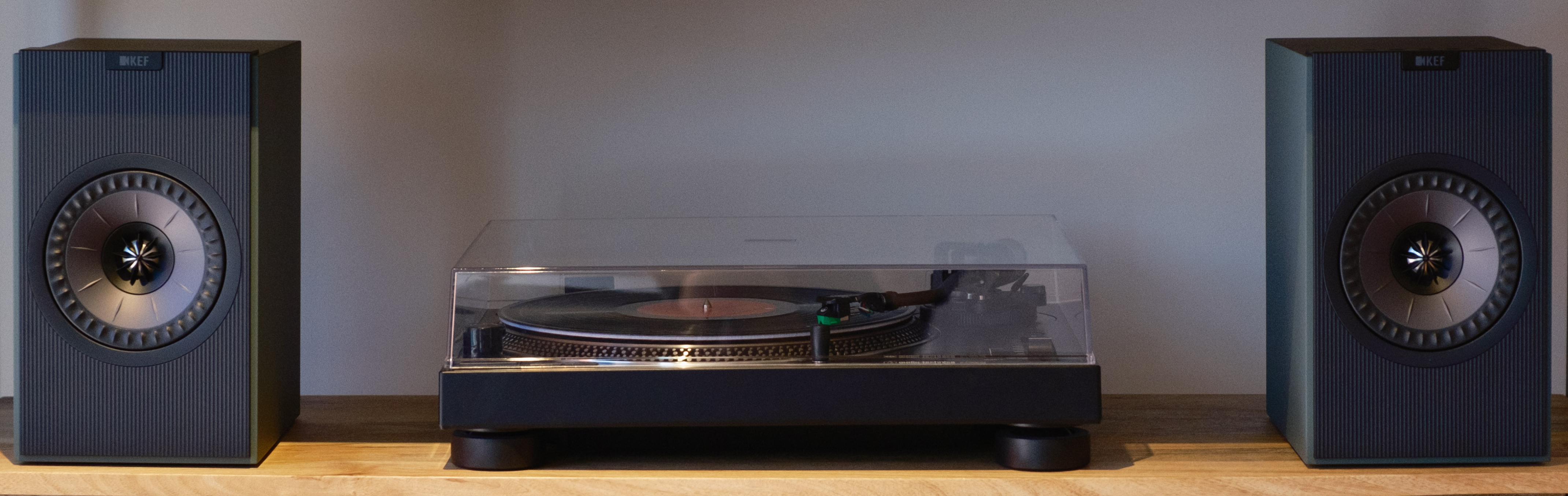 kef-coda-w-active-speakers-and-audio-technica-at-lp120xbt-usb-turntable-bundle-hero-stereophonic.png