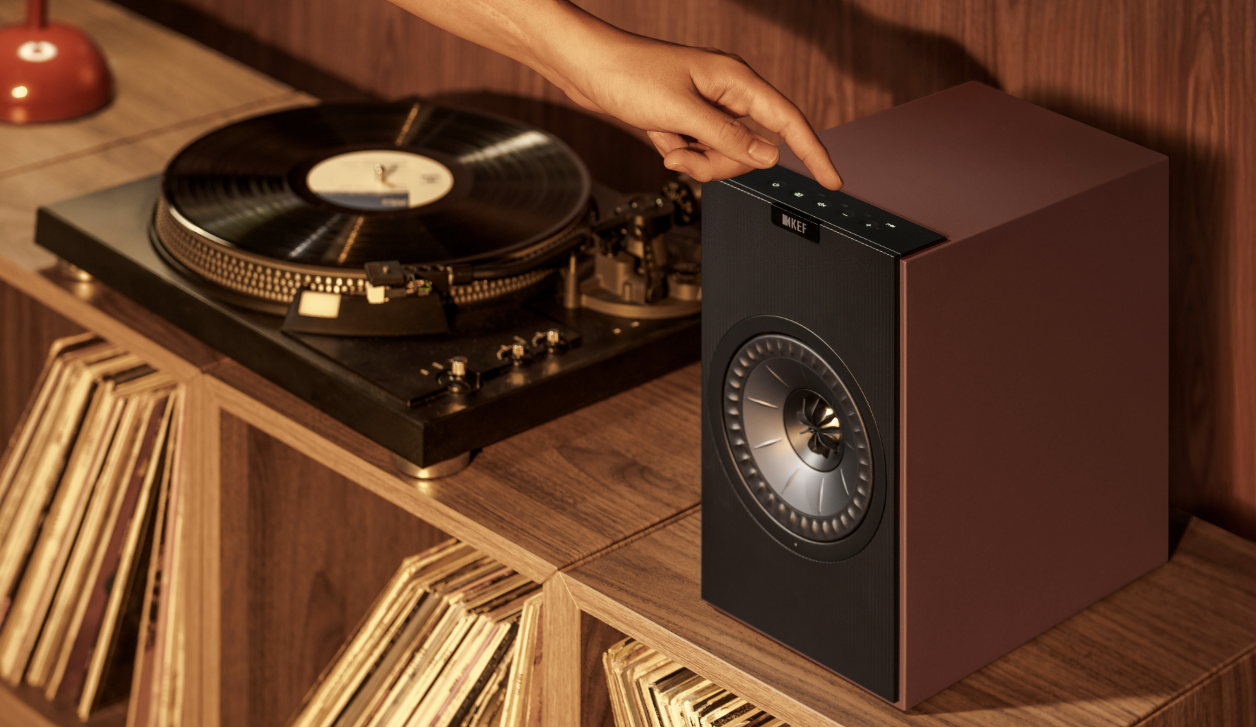 kef-coda-w-active-speakers-controls-stereophonic.png
