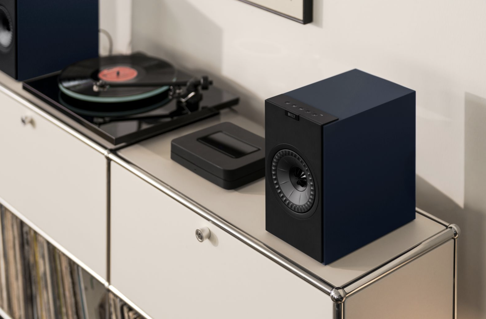 kef-coda-w-active-speakers-midnight-blue-lifestyle-2-stereophonic.png kef-coda-w-active-speakers-midnight-blue-lifestyle-2-stereophonic.png