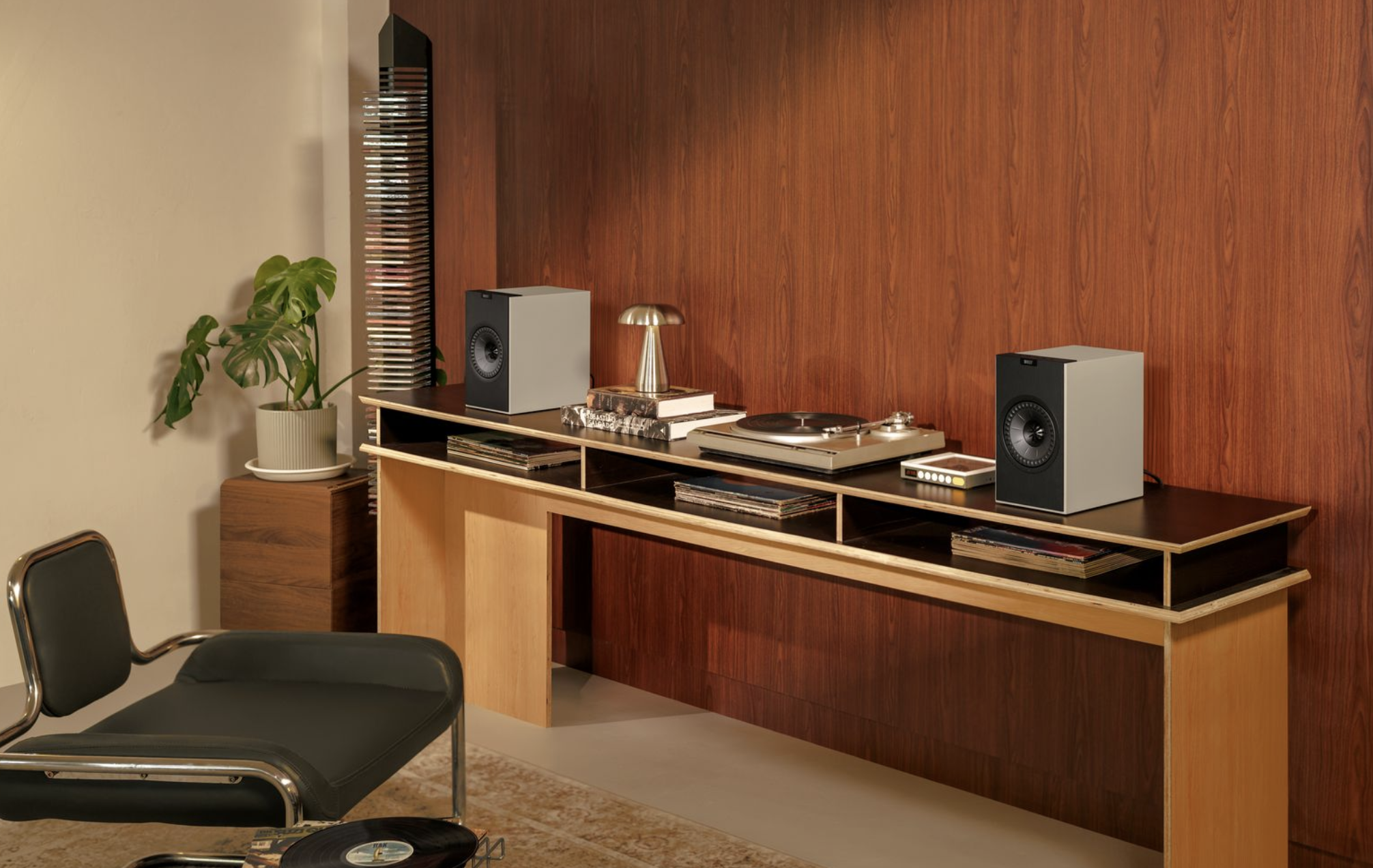 kef-coda-w-active-speakers-nickel-grey-hero-stereophonic.png