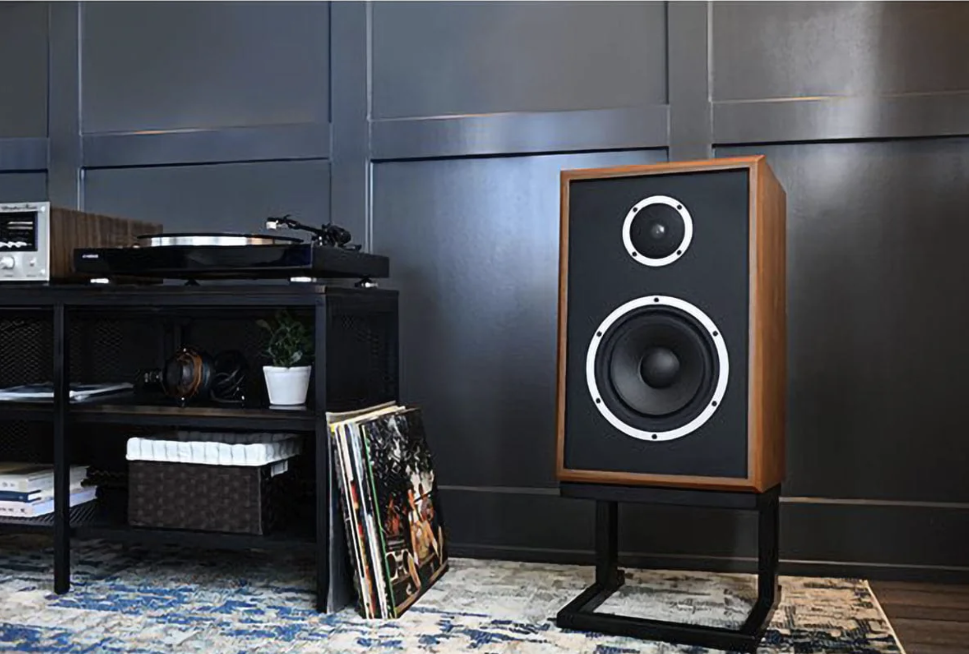 klh-model-3-walnut-hero-stereophonic.png