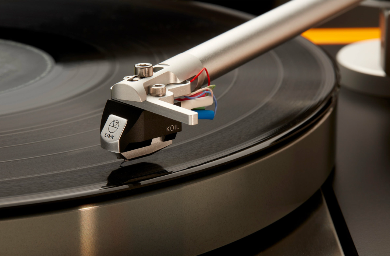 linn-koil-moving-coil-cartridge-in-use-stereophonic.png