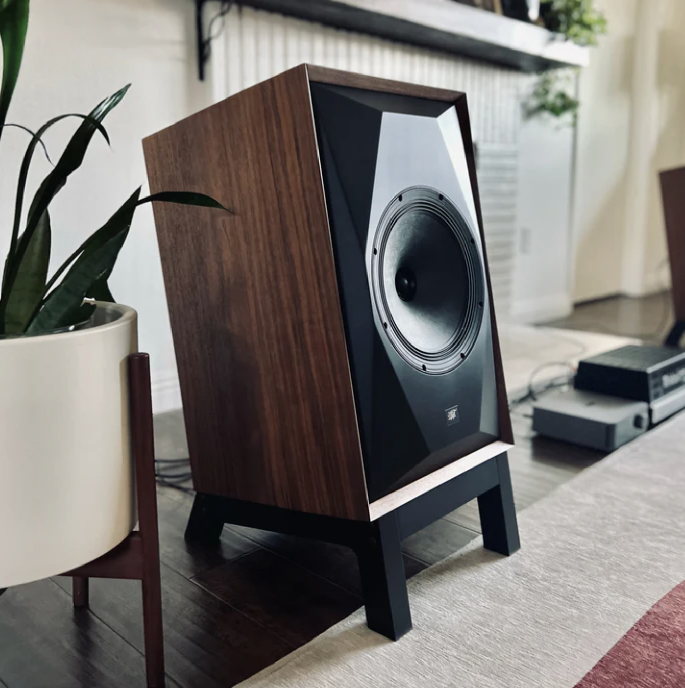 mofi-sourcepoint-10-low-slung-speaker-stands-hero-stereophonic.png mofi-sourcepoint-10-low-slung-speaker-stands-hero-stereophonic.png