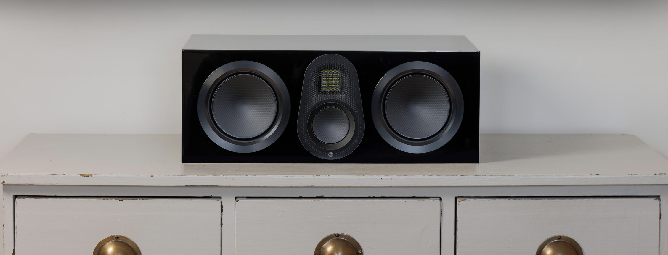 monitor-audio-gold-c250-6g-centre-speaker-in-room-stereophonic.png