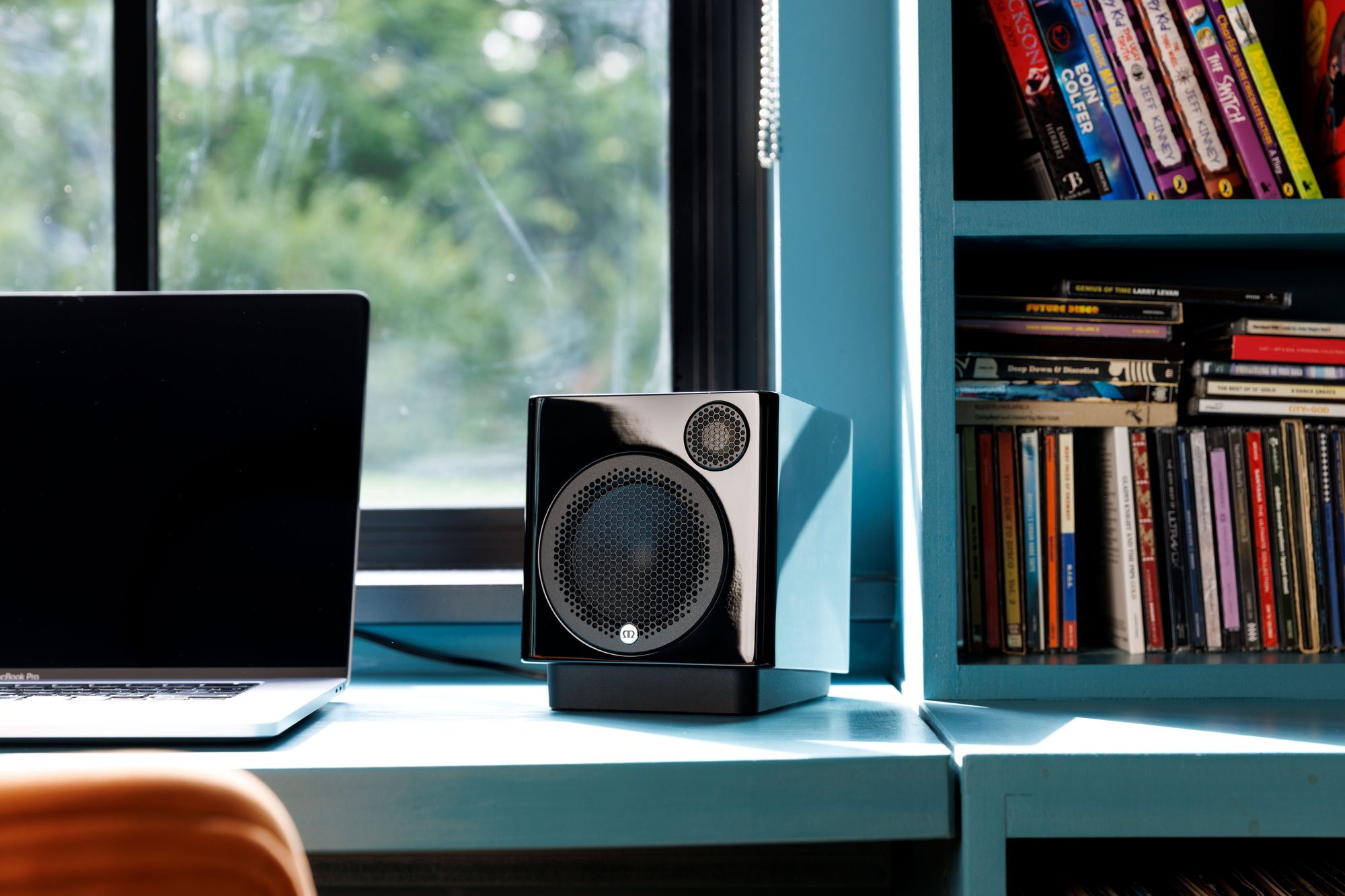 monitor-audio-radius-desk-pad-4g-isolation-platforms-with-radius-1-4g-speaker-mounted-hero-stereophonic.png monitor-audio-radius-desk-pad-4g-isolation-platforms-with-radius-1-4g-speaker-mounted-hero-stereophonic.png