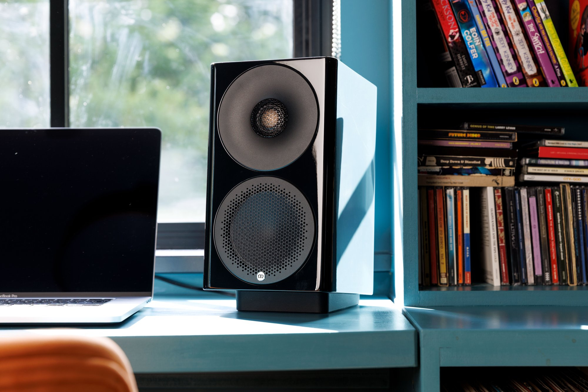 monitor-audio-radius-desk-pad-4g-isolation-platforms-with-radius-3-4g-speaker-mounted-hero-stereophonic.png monitor-audio-radius-desk-pad-4g-isolation-platforms-with-radius-3-4g-speaker-mounted-hero-stereophonic.png