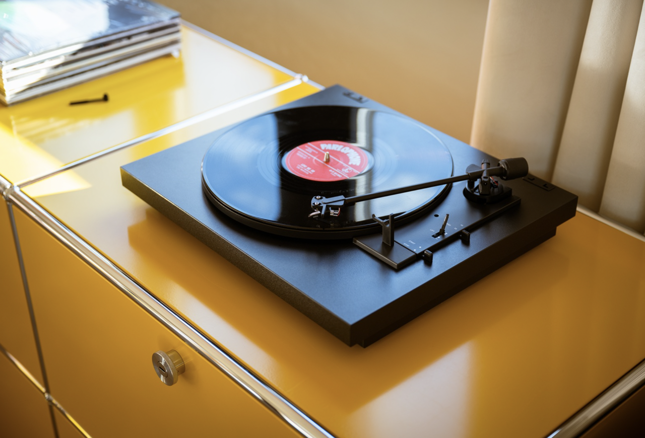 project-a1.2-automat-turntable-with-pick-it-mm-e-cartridge-hero-stereophonic.png