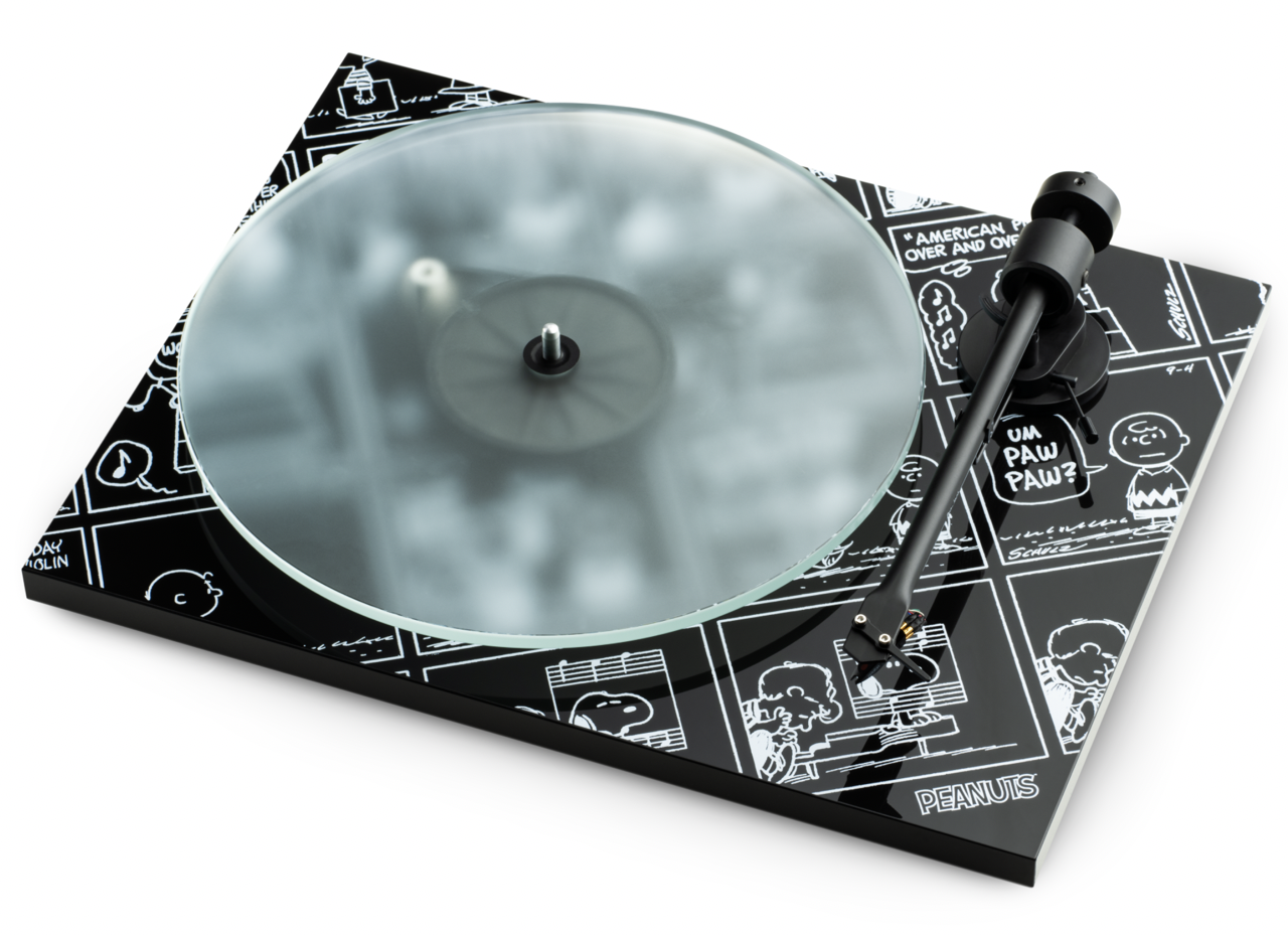 project-peanuts-turntable-with-ortofon-om-10-cartridge-angled-stereophonic.png