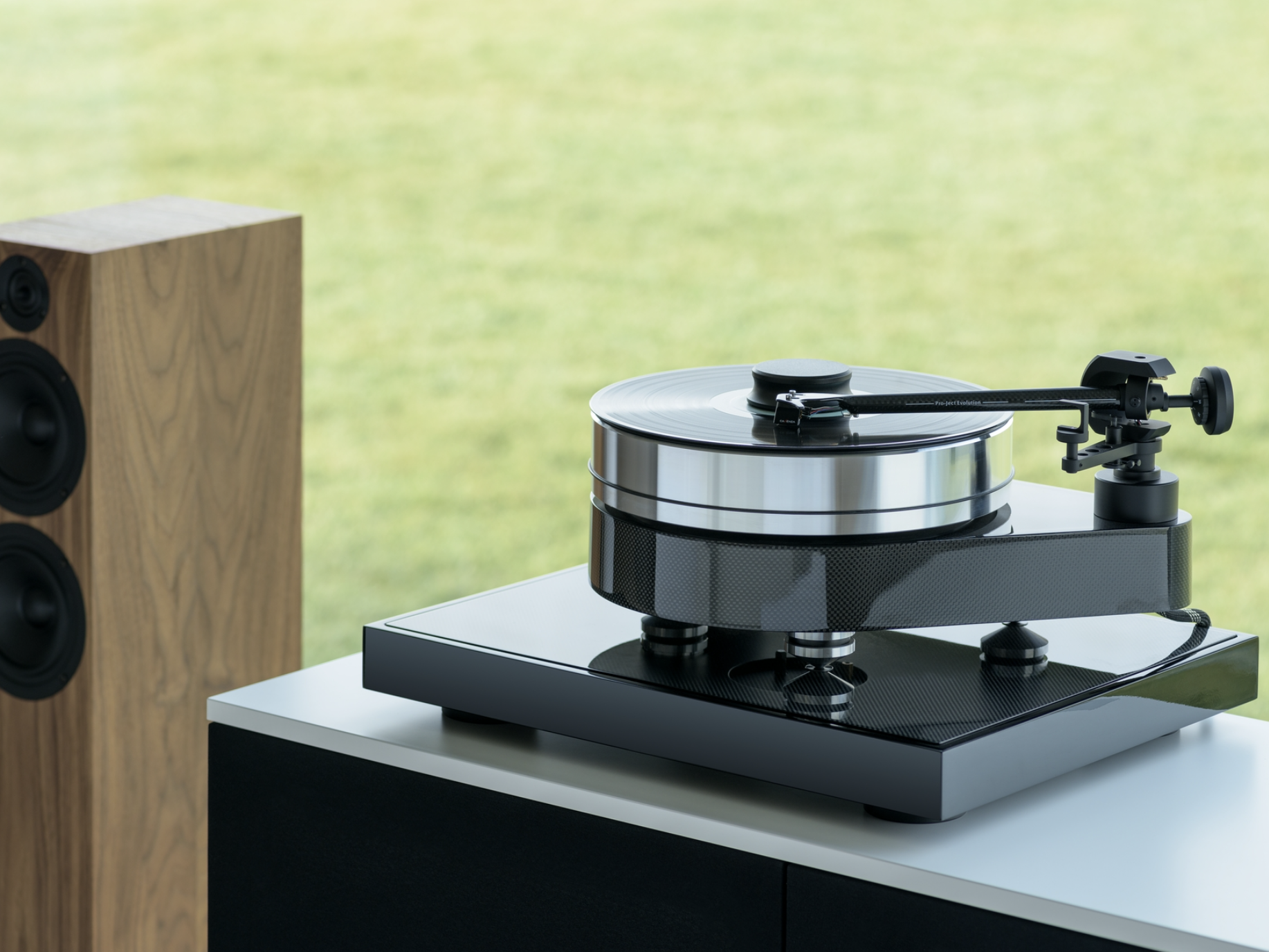 project-rpm-10-carbon-turntable-with-ground-it-carbon-isolation-lifestye-2-stereophonic.png