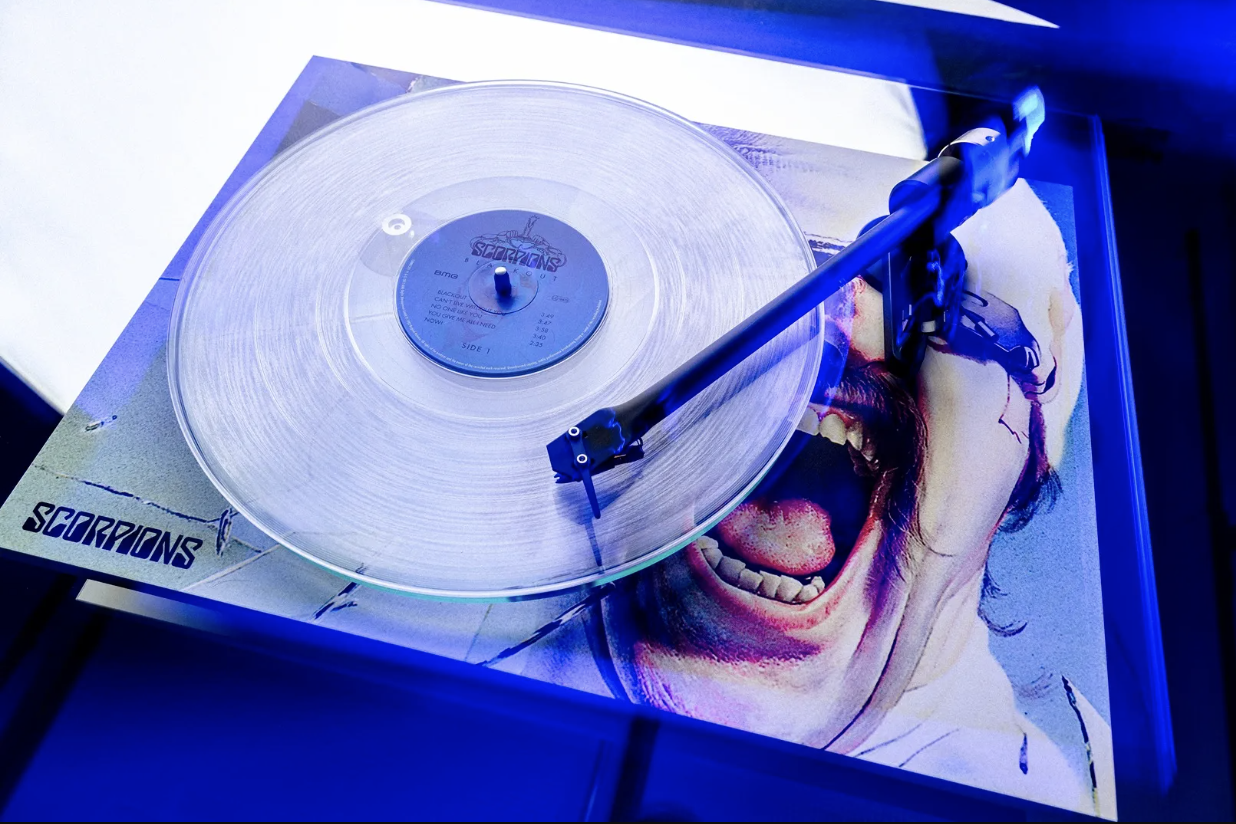 project-scorpions-limited-edition-turntable-with-pick-it-25a-cartridge-blue-stereophonic.png