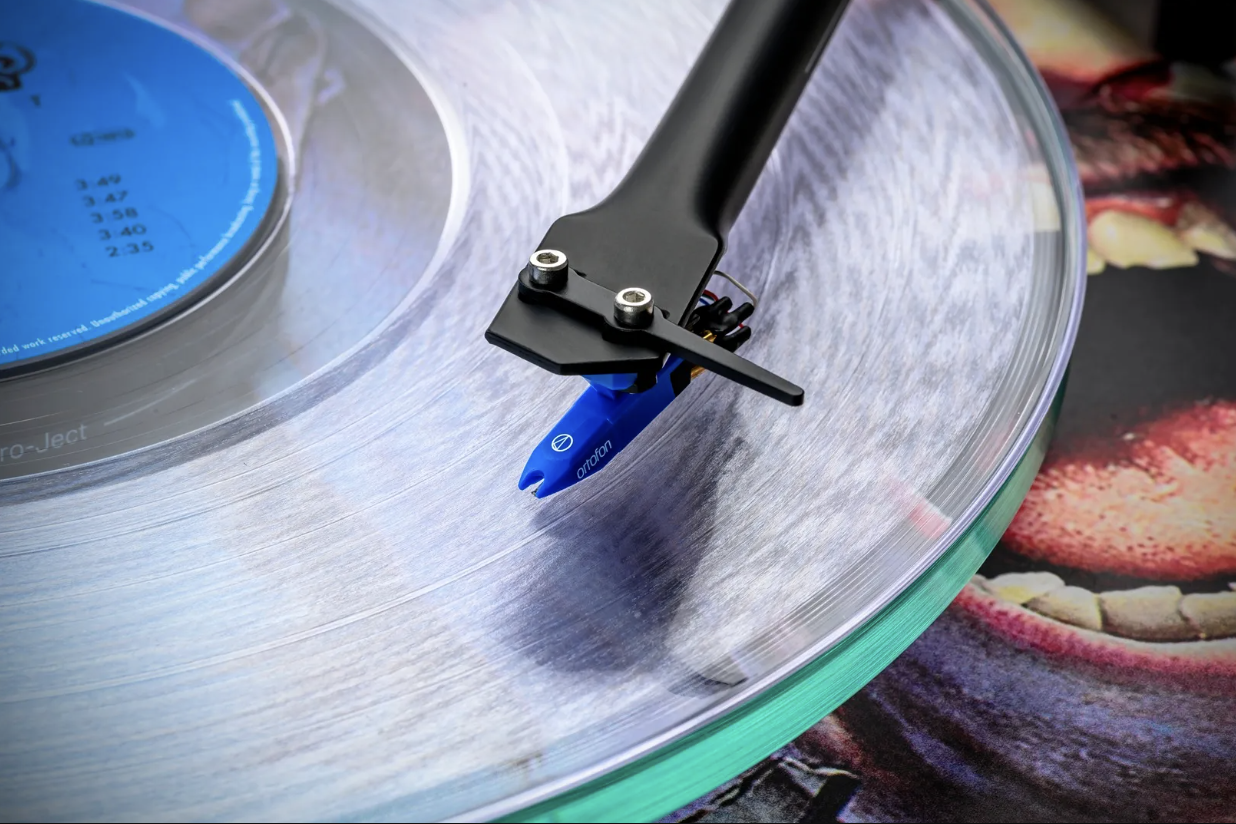 project-scorpions-limited-edition-turntable-with-pick-it-25a-cartridge-stereophonic.png