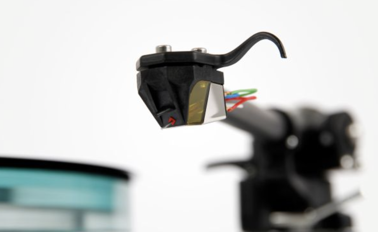 rega-nd7-neodymium-mm-cartridge-mounted-front-stereophonic.png