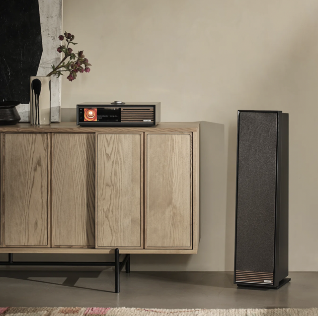 ruark-talisman-r-floorstanding-speakers-with-r710-cd-hifi-console-stereophonic.png ruark-talisman-r-floorstanding-speakers-with-r710-cd-hifi-console-stereophonic.png
