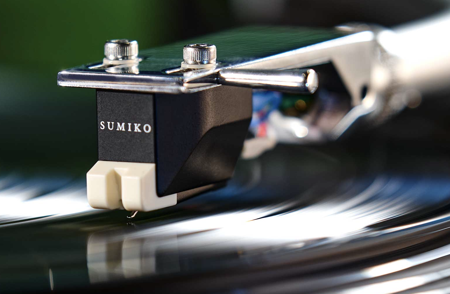 sumiko-rainier-cartridge-closeup-stereophonic.png
