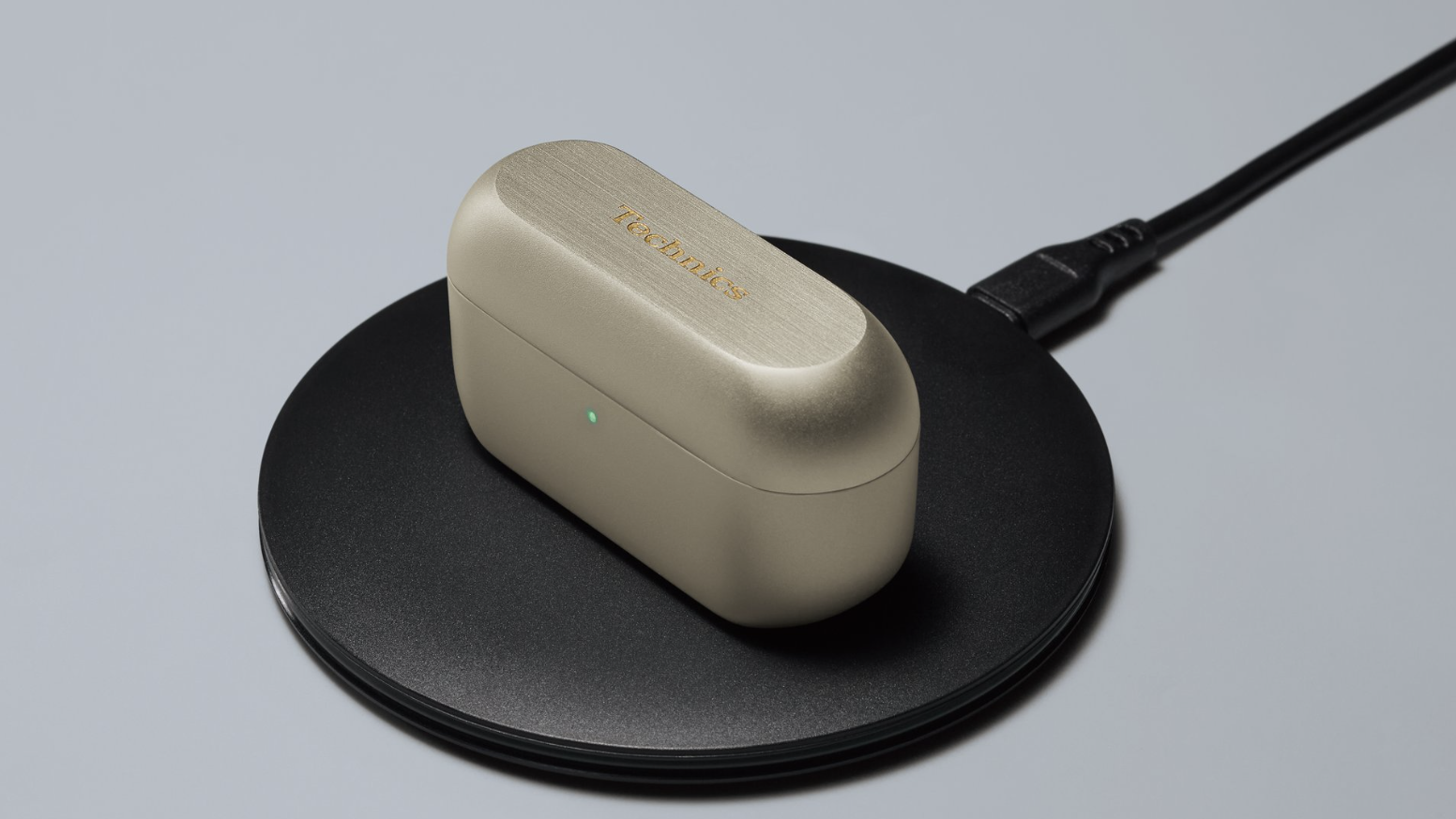 technics-eah-az100-true-wireless-earbuds-gold-on-charge-stereophonic.png