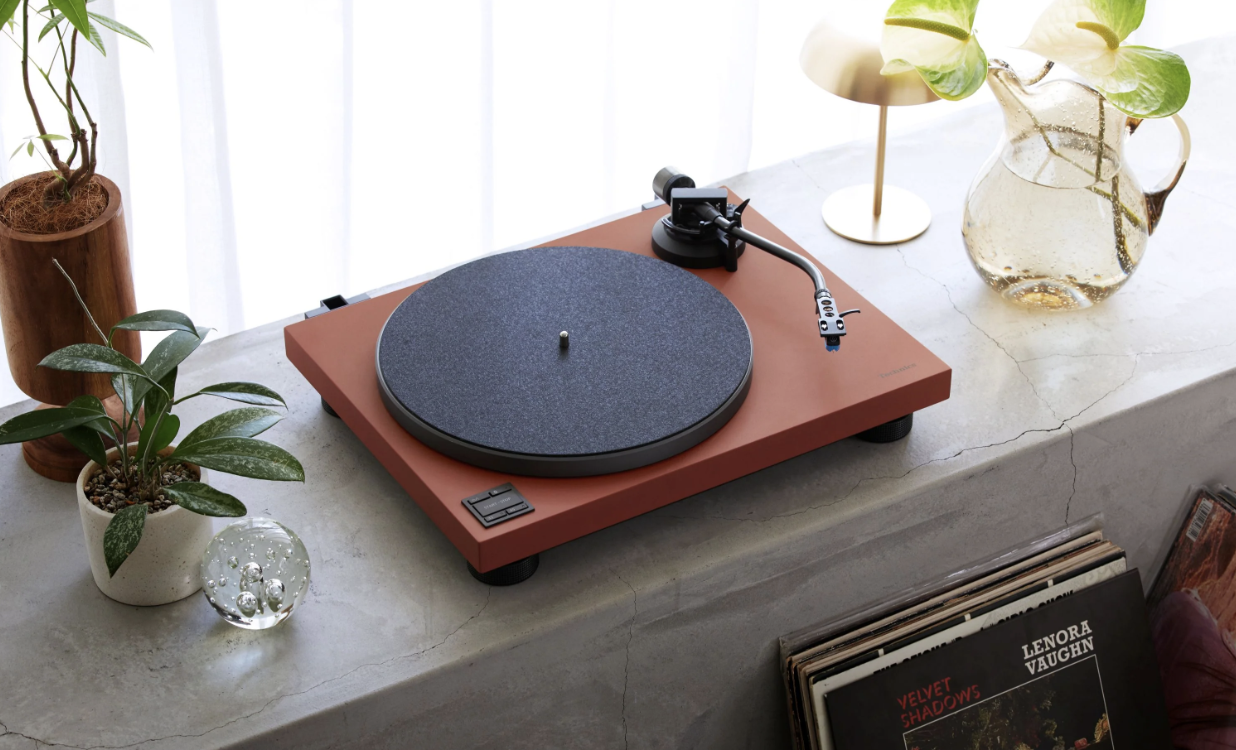 technics-sl-40cbt-direct-drive-bluetooth-turntable-terracotta-hero-stereophonic.png