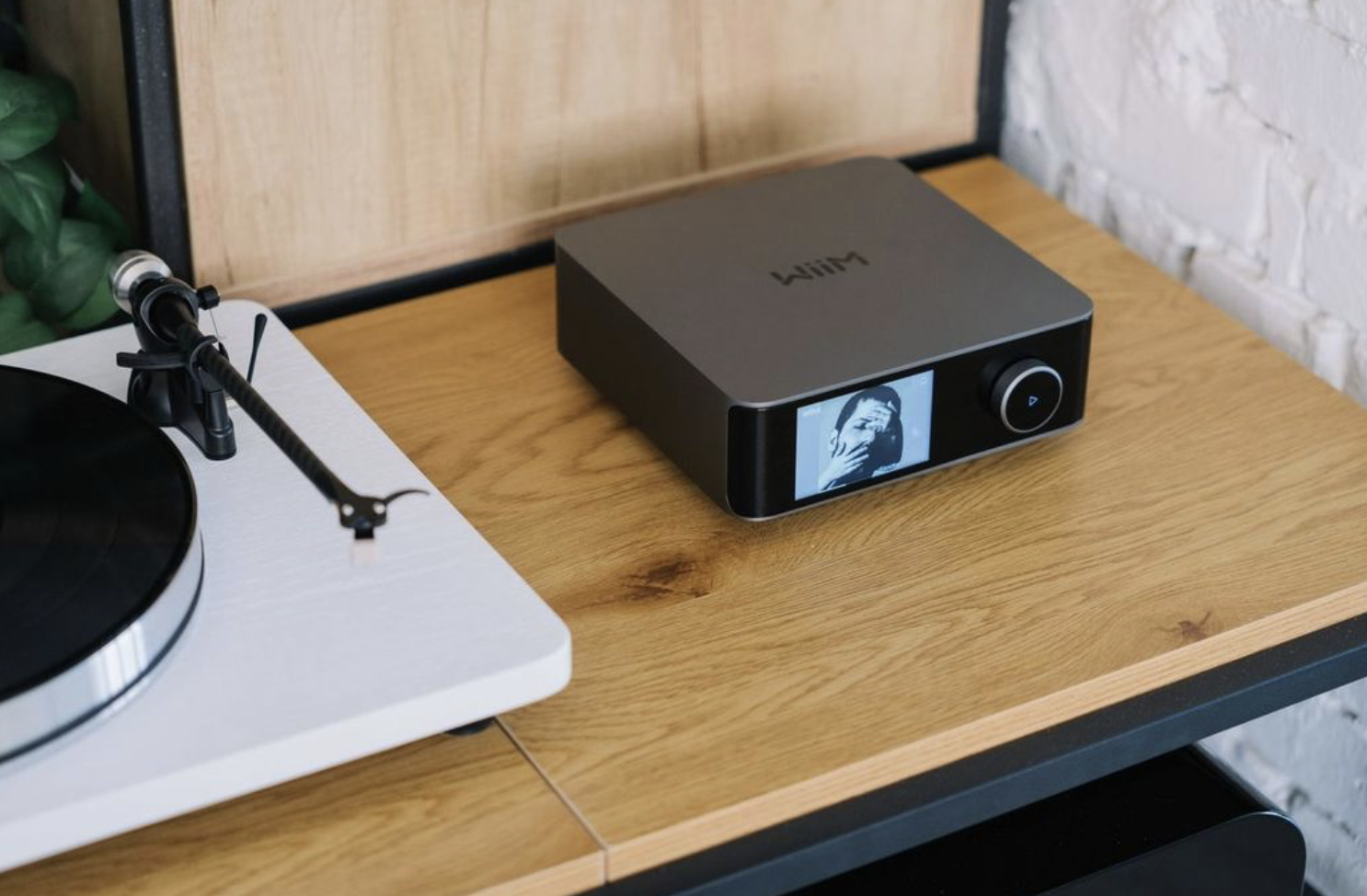 wiim-amp-ultra-wireless-audio-streaming-amplifier-with-turntable-stereophonic.png