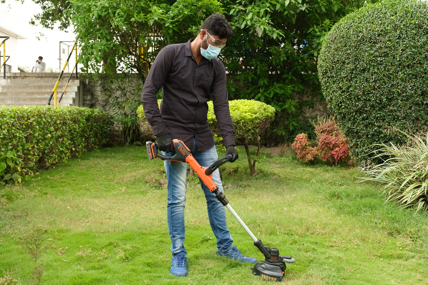 Black & Decker STC1820EPCF 18V Cordless Easy Feed String Trimmer - Selffix Singapore