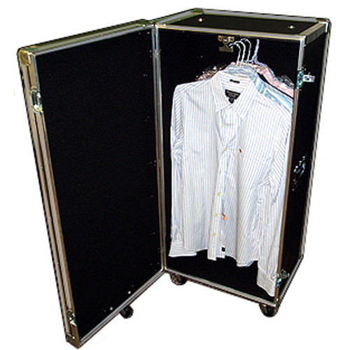 Compact wardrobe trunk, pullout hanging bar
