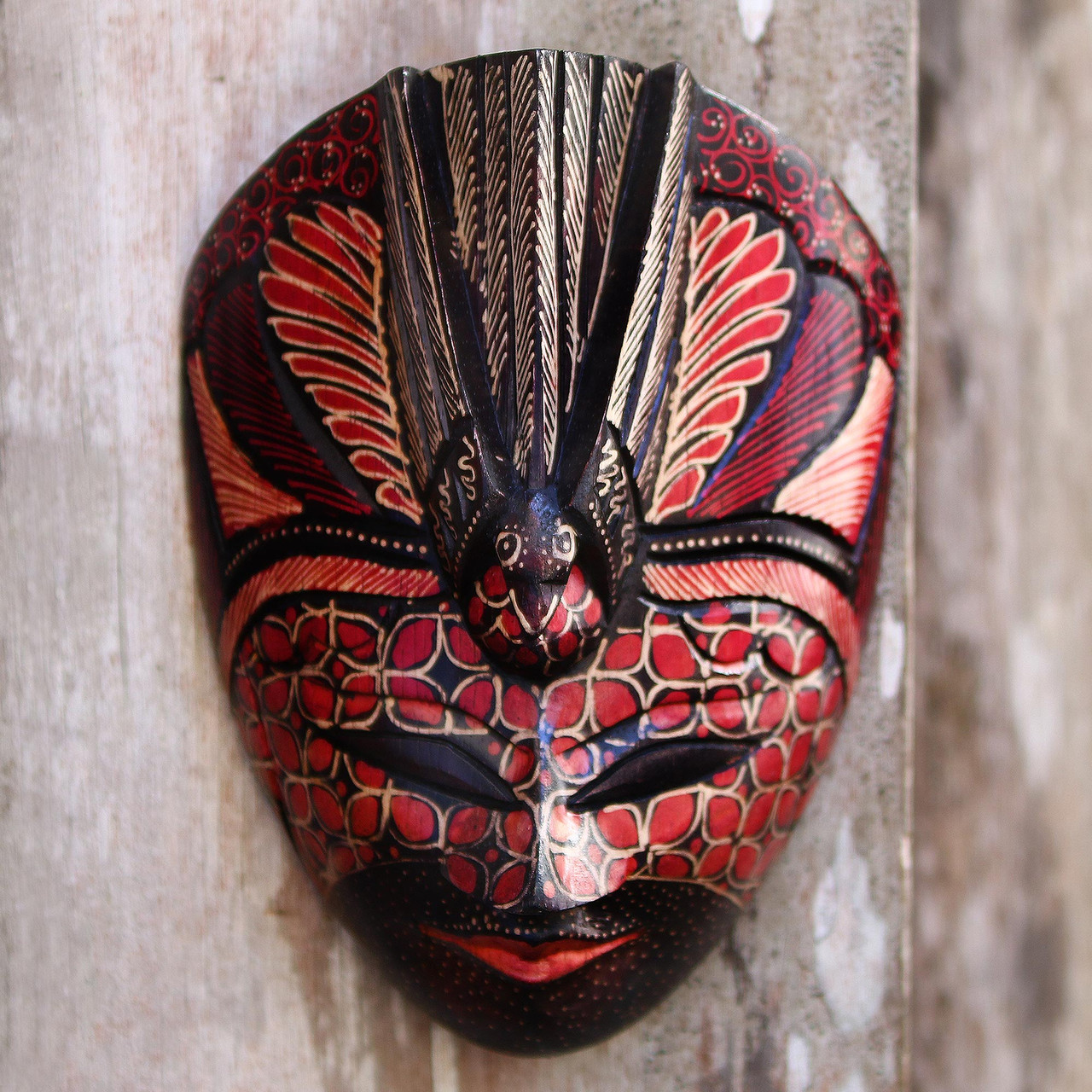 Batik Holzmaske Mit Vogelmotiven Aus Java Vogellord Novica