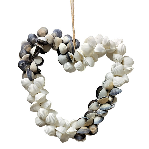 Cay Cay & White Clam Shell Wreath