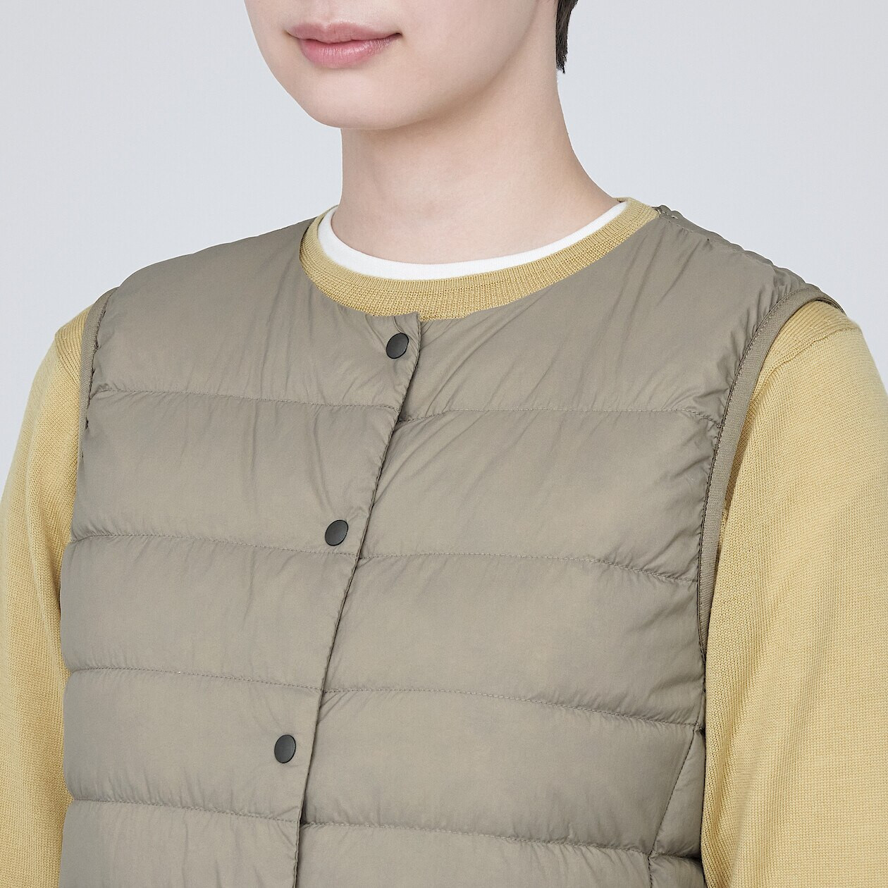 Women's Recycled Nylon Lightweight Collarless Down Gilet | MUJI