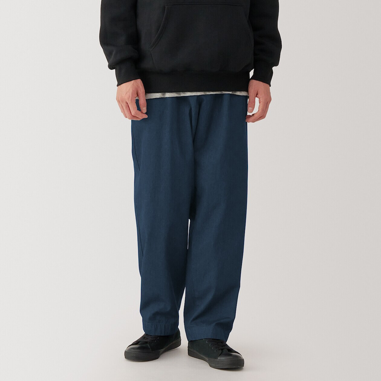 Men's Pleat Front Wide Leg Indigo Chinos. | MUJI