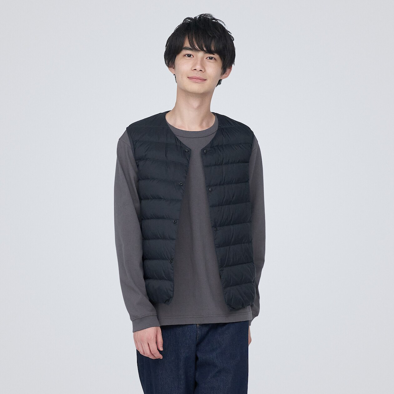 Men's Recycled Nylon Lightweight Collarless Down Gilet. | MUJI