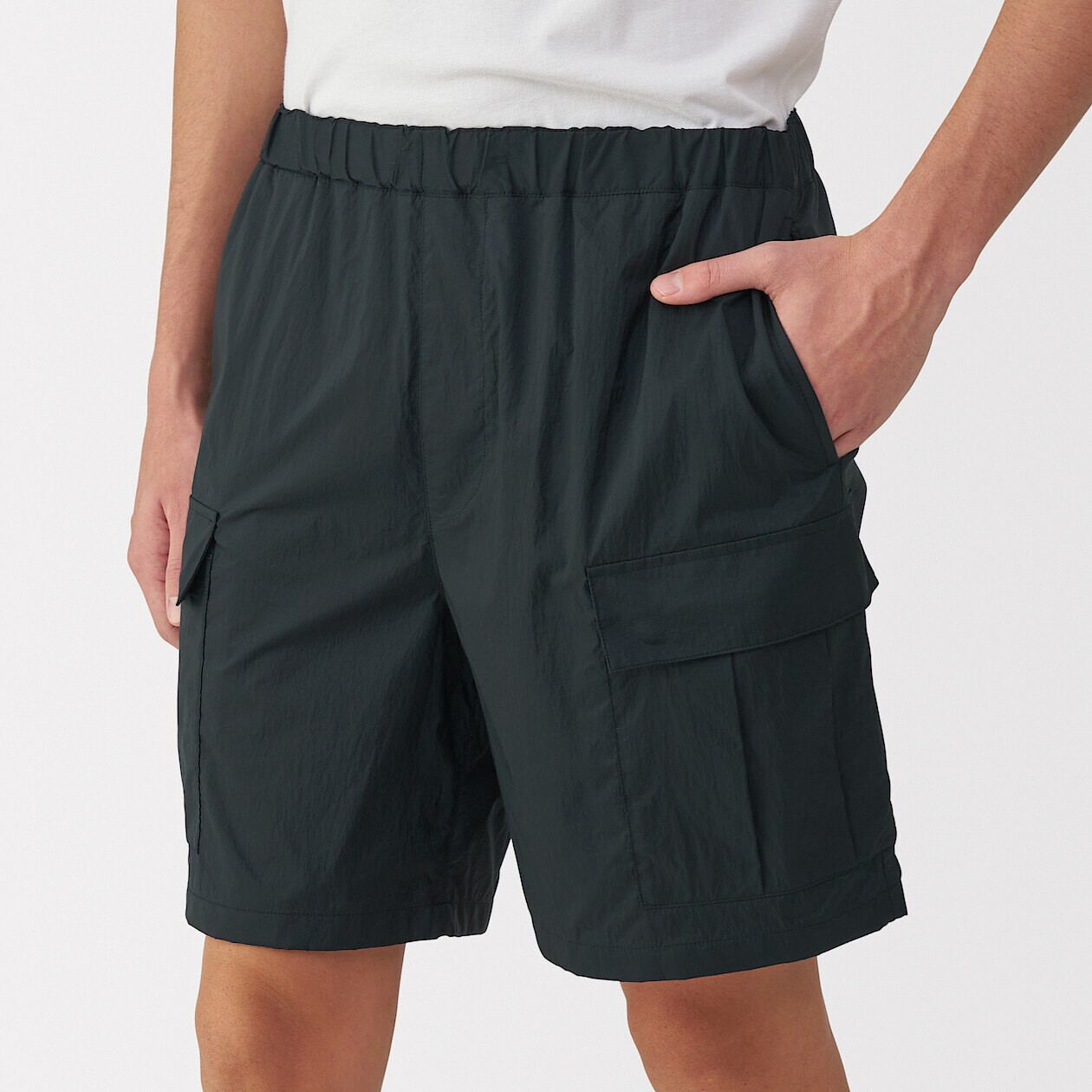 WATER REPELLENT NYLON CARGO SHORTS サイズ3 Men's Water‐Repellent Nylon Cargo Shorts | MUJI