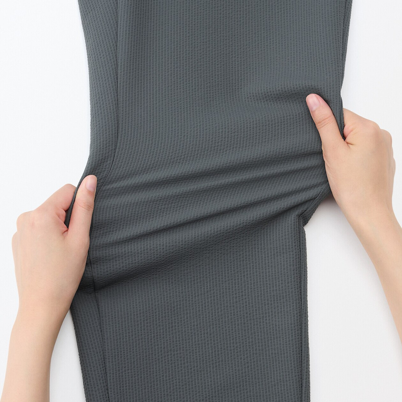 Men's Seersucker Blend Tapered Leg Trousers | MUJI