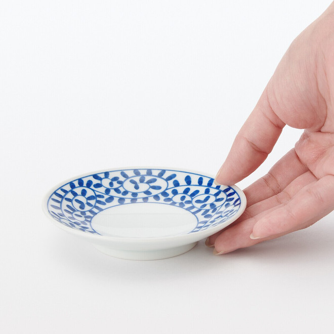 Hasami Ware Porcelain Plate‐ Leaves