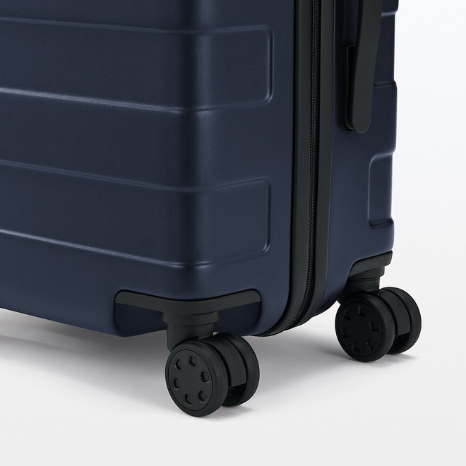 Hard Shell Suitcase ‐ 36 L