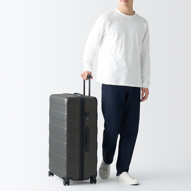 Large Hard Shell Suitcase ‐ 105 L