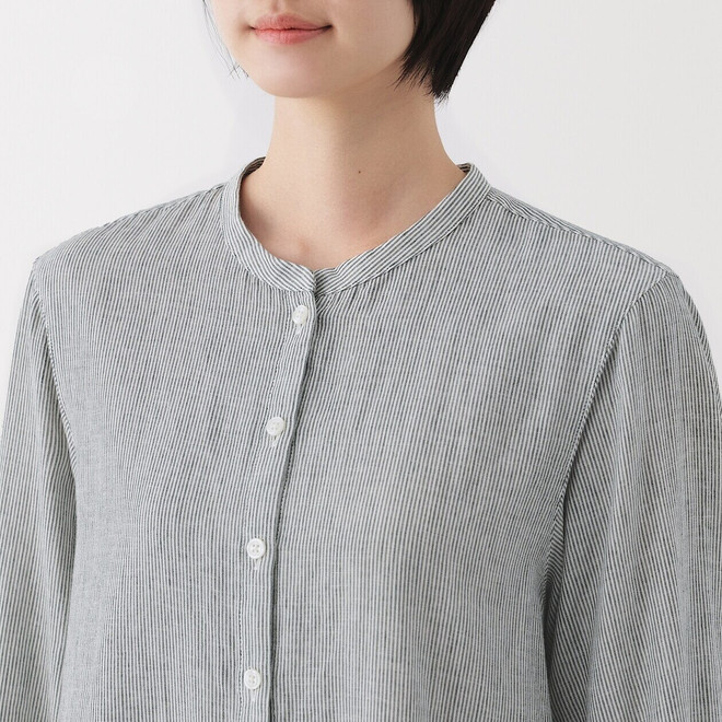 Rauchgrün gestreift