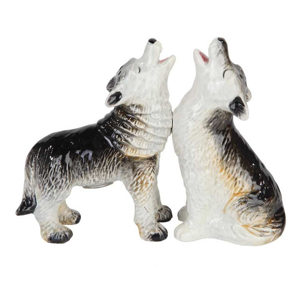  Howling Wolves Salt and Pepper Shaker Set