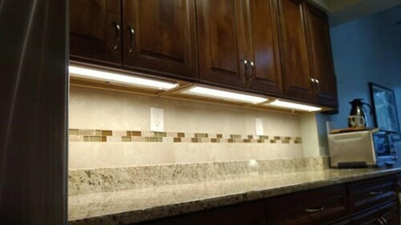 https://cdn11.bigcommerce.com/s-36yz7qwnyo/images/stencil/1280x1280/products/27057/60587/aq-lighting-8-dimmable-led-under-cabinet-kitchen-overhead-lighting-120v-led-light-bar-white__35844.1683135114.jpg?c=1
