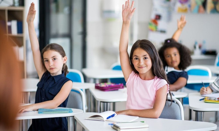 Tips on How To Choose the Right Desk for Your Classroom